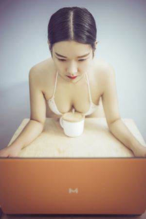 在线观看不卡的av_高清在线观看电视